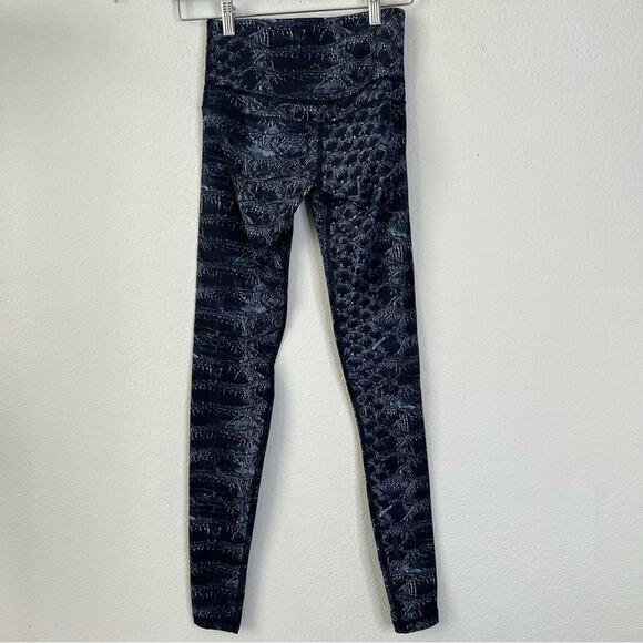 Varley blue snake scale print leggings - Picture 5 of 7
